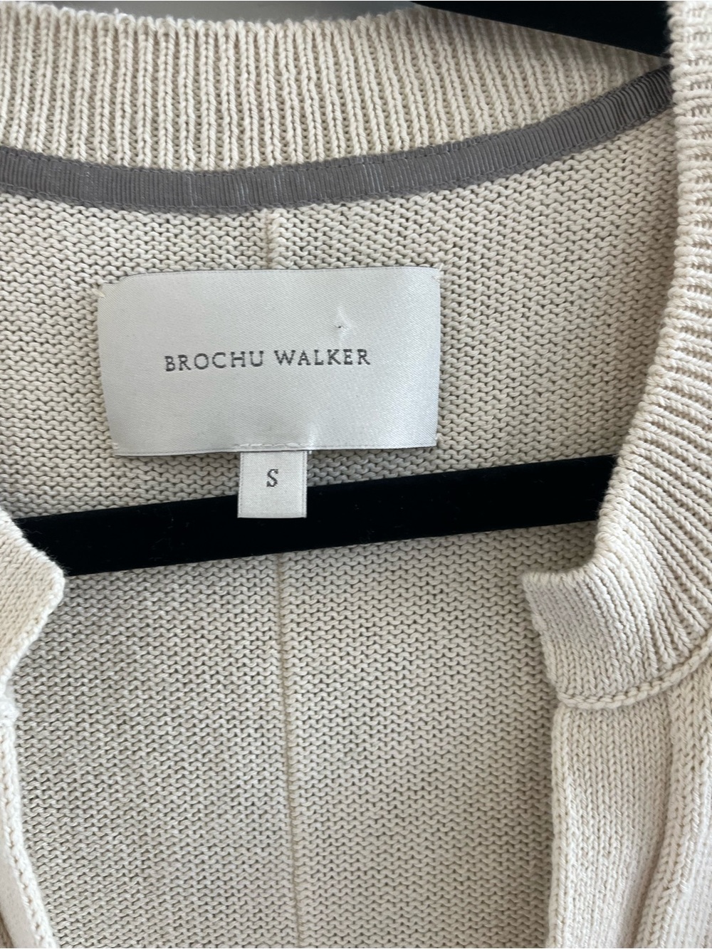 Brochu Walker Beige and White Striped V-Neck Pullover like new excellent cond - Picture 3 of 8